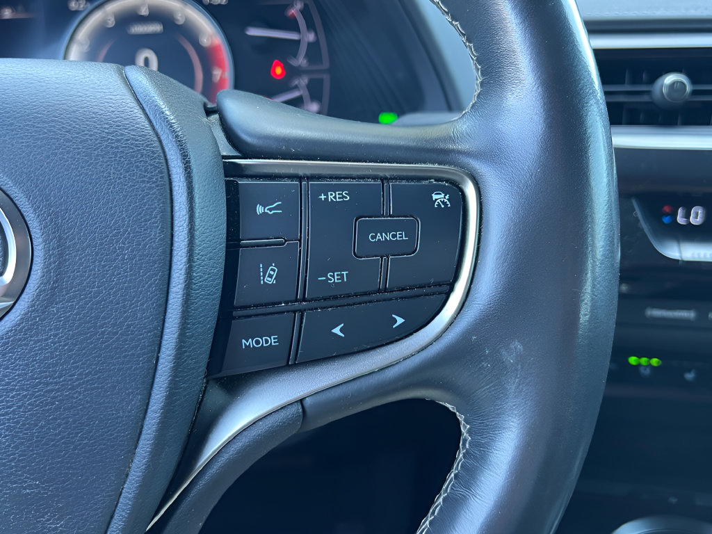 Used 2020 Lexus UX 250h w/ Premium Package AWD/4WD image 23