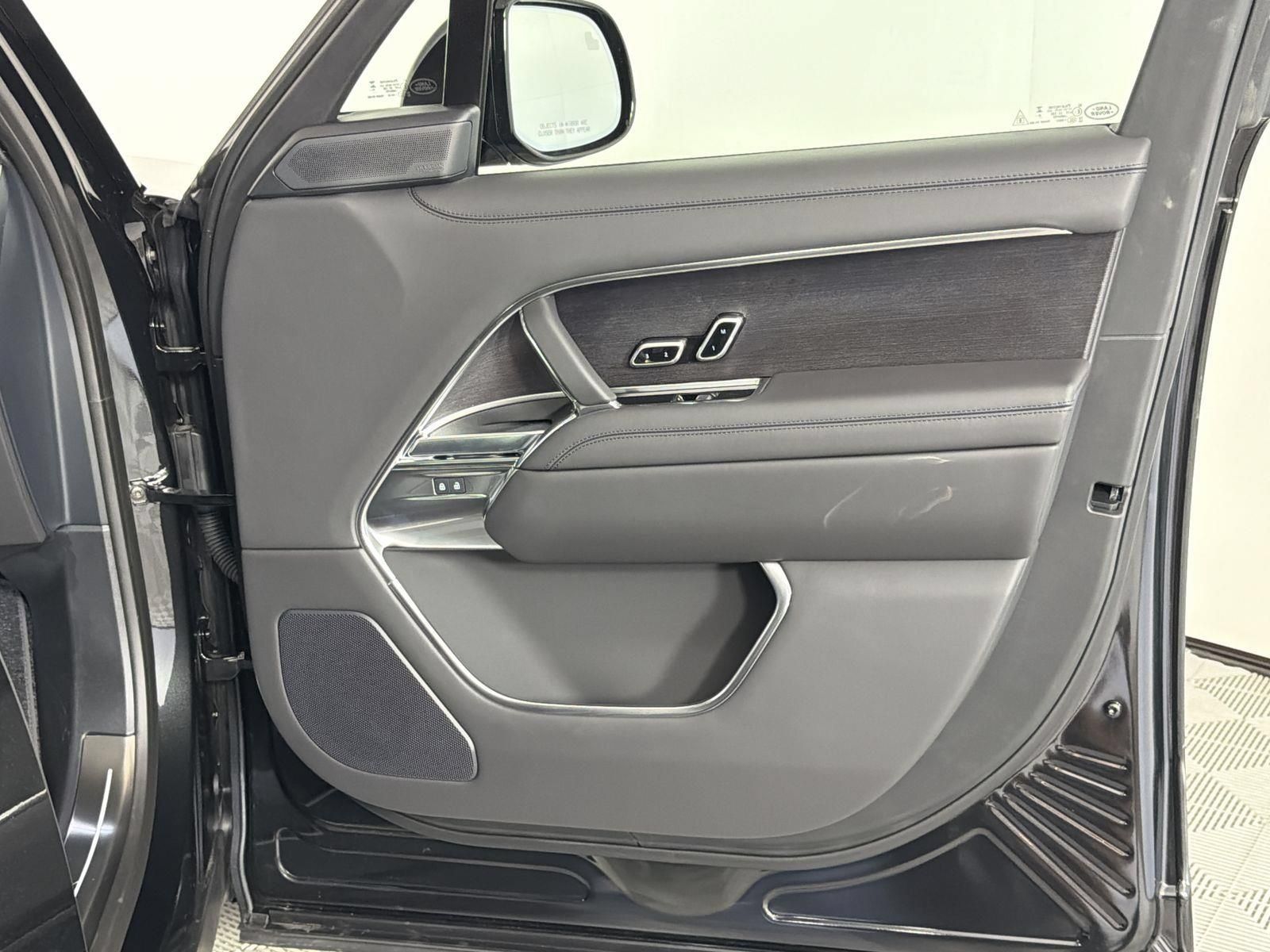 New 2026 Land Rover Range Rover SE AWD/4WD image 31