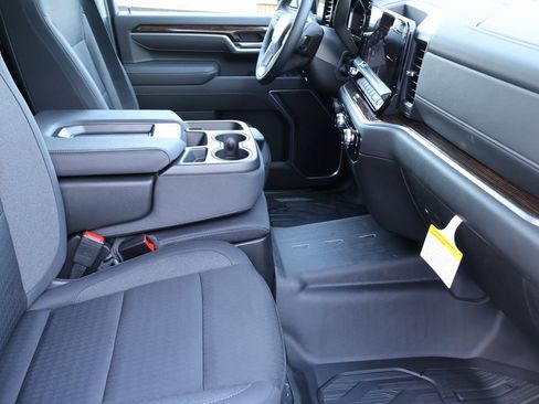 New 2026 GMC Sierra 2500 SLE image 9