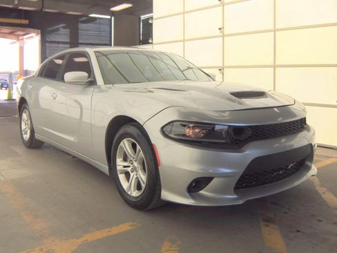 Used 2022 Dodge Charger SXT RWD image 2