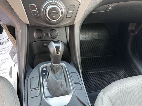 Used 2017 Hyundai Santa Fe Sport AWD/4WD image 19