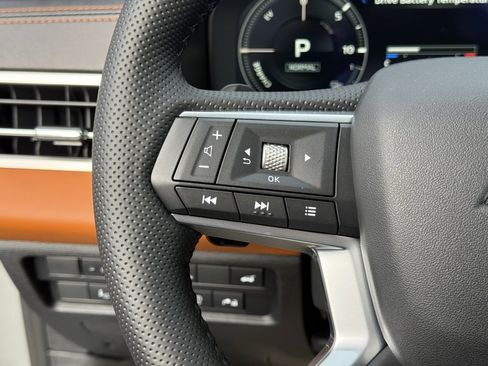 Used 2025 Mitsubishi Outlander SEL image 15