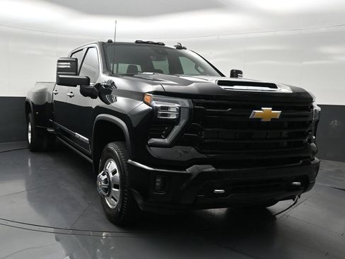 Used 2026 Chevrolet Silverado 3500 High Country w/ High Country Premium Package AWD/4WD image 8