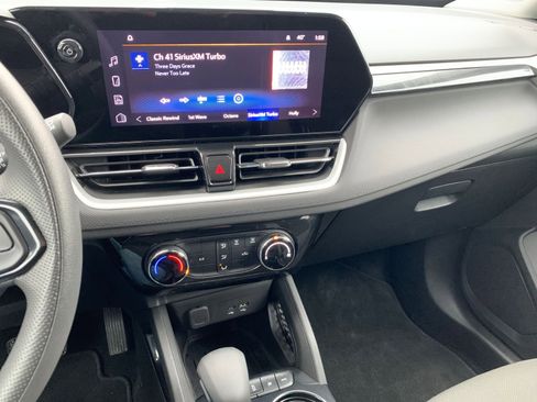 Used 2025 Chevrolet TrailBlazer LT w/ Driver Confidence Package image 18