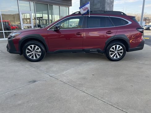 Certified 2025 Subaru Outback Premium image 2