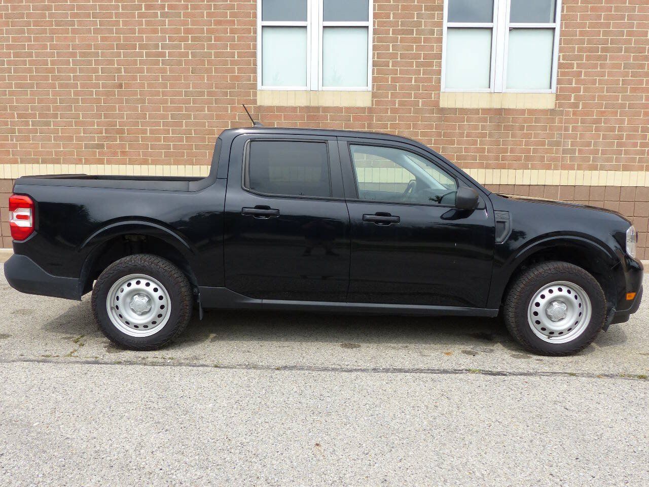Used 2022 Ford Maverick XL FWD image 11