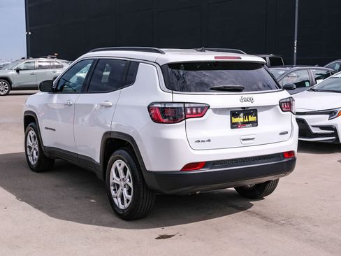Used 2024 Jeep Compass Latitude AWD/4WD image 6