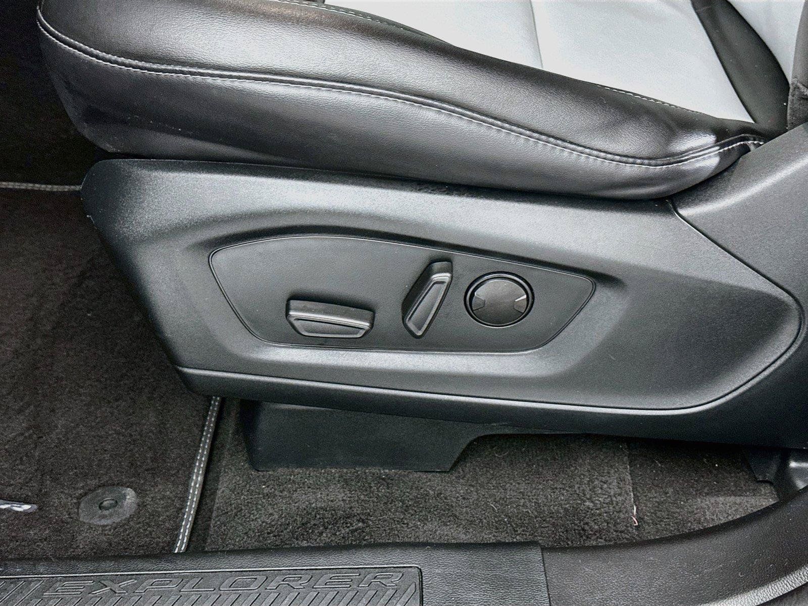 Used 2023 Ford Explorer XLT w/ Equipment Group 202A AWD/4WD image 21
