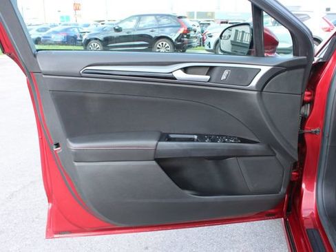 Used 2015 Ford Fusion SE image 10