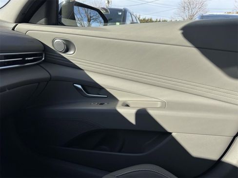 Certified 2025 Hyundai Elantra SEL image 34