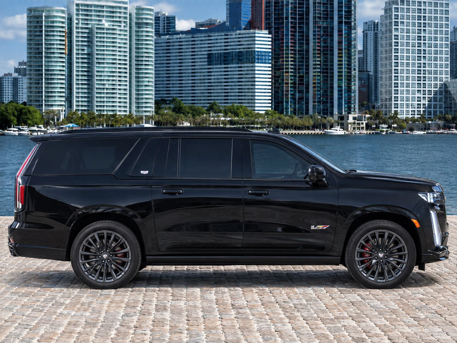 Used 2023 Cadillac Escalade ESV V AWD/4WD image 2
