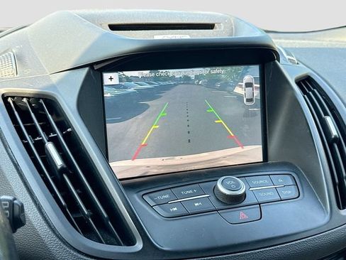 Used 2017 Ford Escape SE w/ Equipment Group 201A FWD image 19