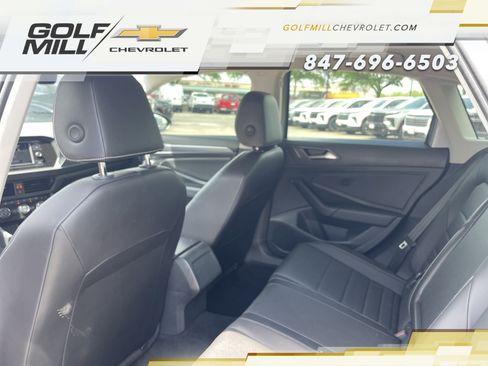 Used 2024 Volkswagen Jetta SE FWD image 25