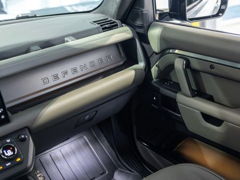Used 2025 Land Rover Defender 110 AWD/4WD image 48