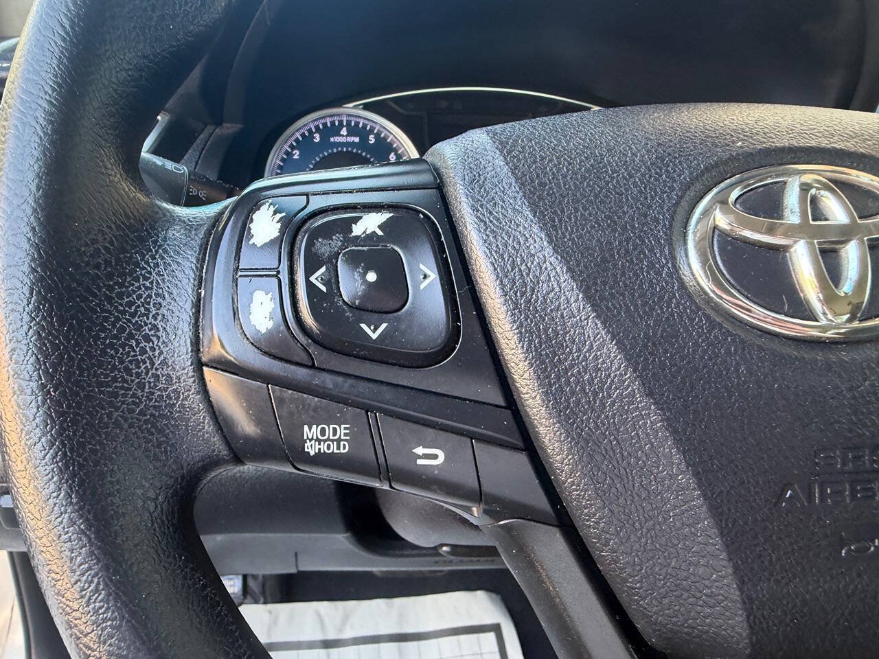 Used 2016 Toyota Camry LE FWD image 23