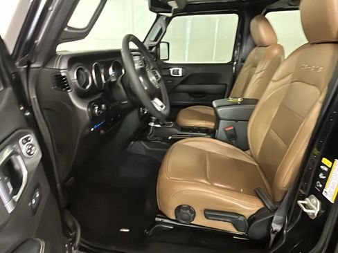 Used 2023 Jeep Wrangler Unlimited Sahara w/ Cold Weather Group AWD/4WD image 13
