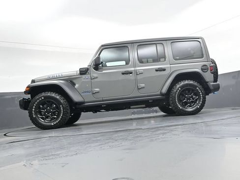 Used 2023 Jeep Wrangler Unlimited w/ Sun & Screen Package AWD/4WD image 35