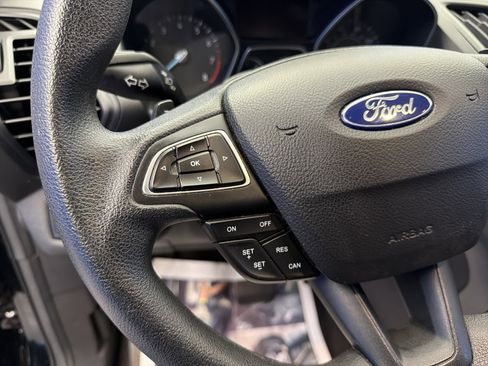 Used 2017 Ford Escape SE image 16