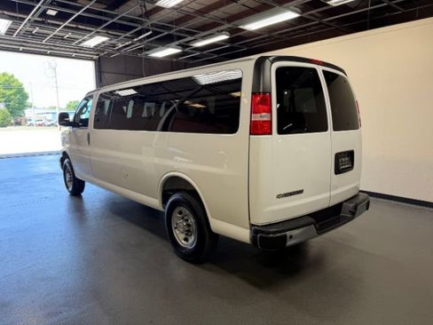 Used 2025 Chevrolet Express 3500 LT w/ LT Preferred Equipment Group RWD image 2