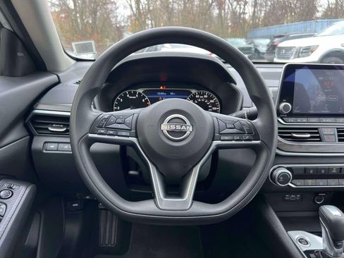 Used 2024 Nissan Altima 2.5 SV image 14