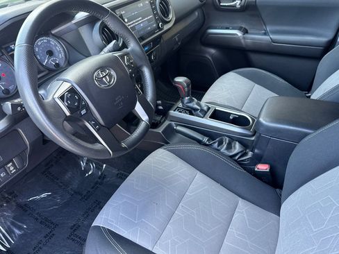 Used 2021 Toyota Tacoma TRD Sport w/ Technology Package image 11