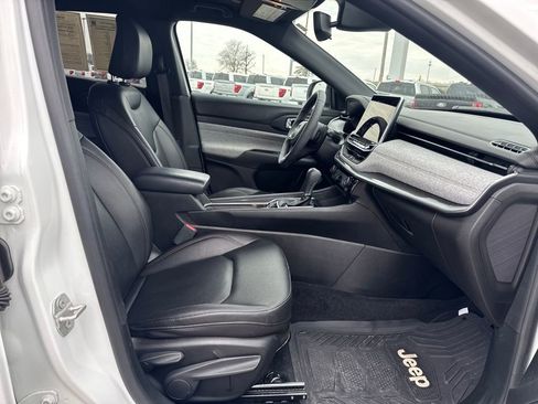 Used 2024 Jeep Compass Latitude image 13