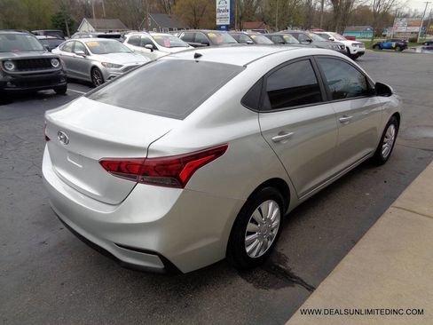 Used 2021 Hyundai Accent SE image 3