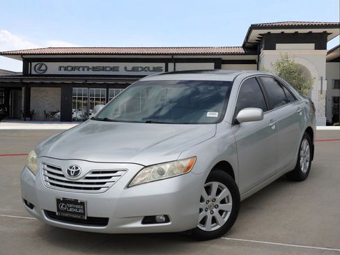 Used 2007 Toyota Camry XLE FWD image 1