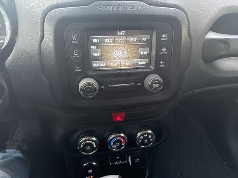 Used 2017 Jeep Renegade Latitude AWD/4WD image 11