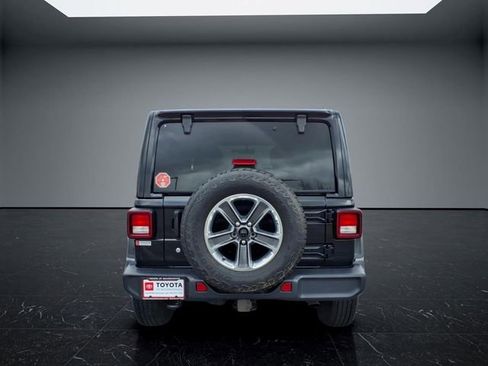 Used 2020 Jeep Wrangler Unlimited Sahara w/ Uconnect 4C Nav & Sound Group AWD/4WD image 5