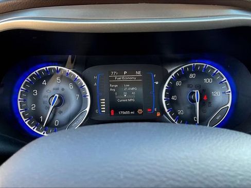 Used 2018 Chrysler Pacifica Touring-L FWD image 12