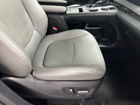 Used 2025 Toyota Sienna XLE image 64