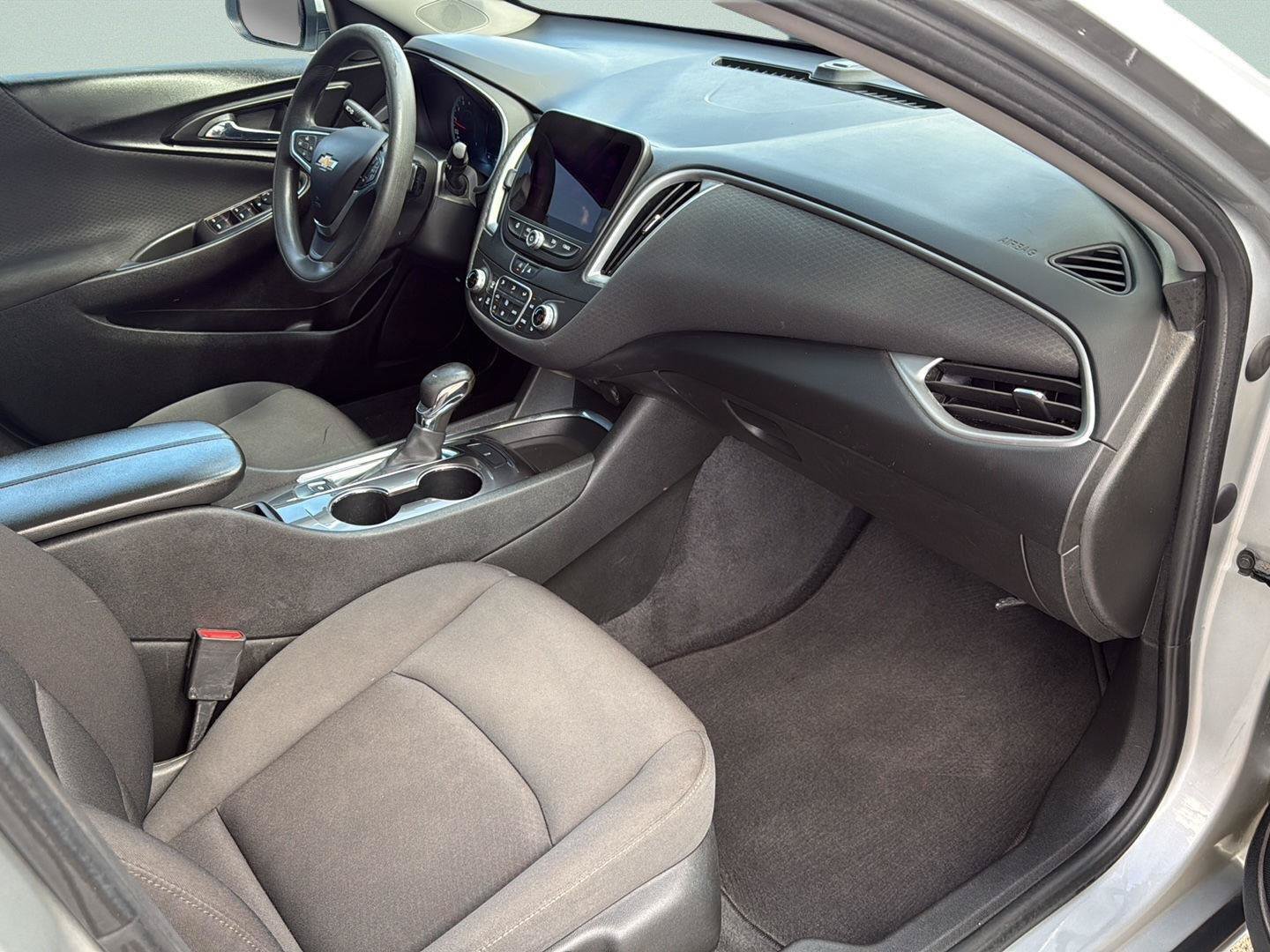 Used 2022 Chevrolet Malibu LT FWD image 14
