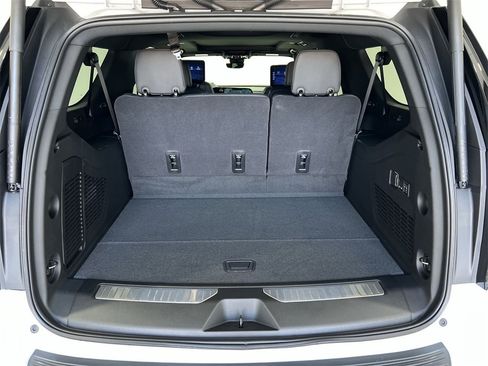 New 2026 Chevrolet Suburban High Country image 25