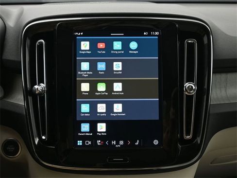 Used 2025 Volvo XC40 B5 Plus w/ Protection Package Premier image 19