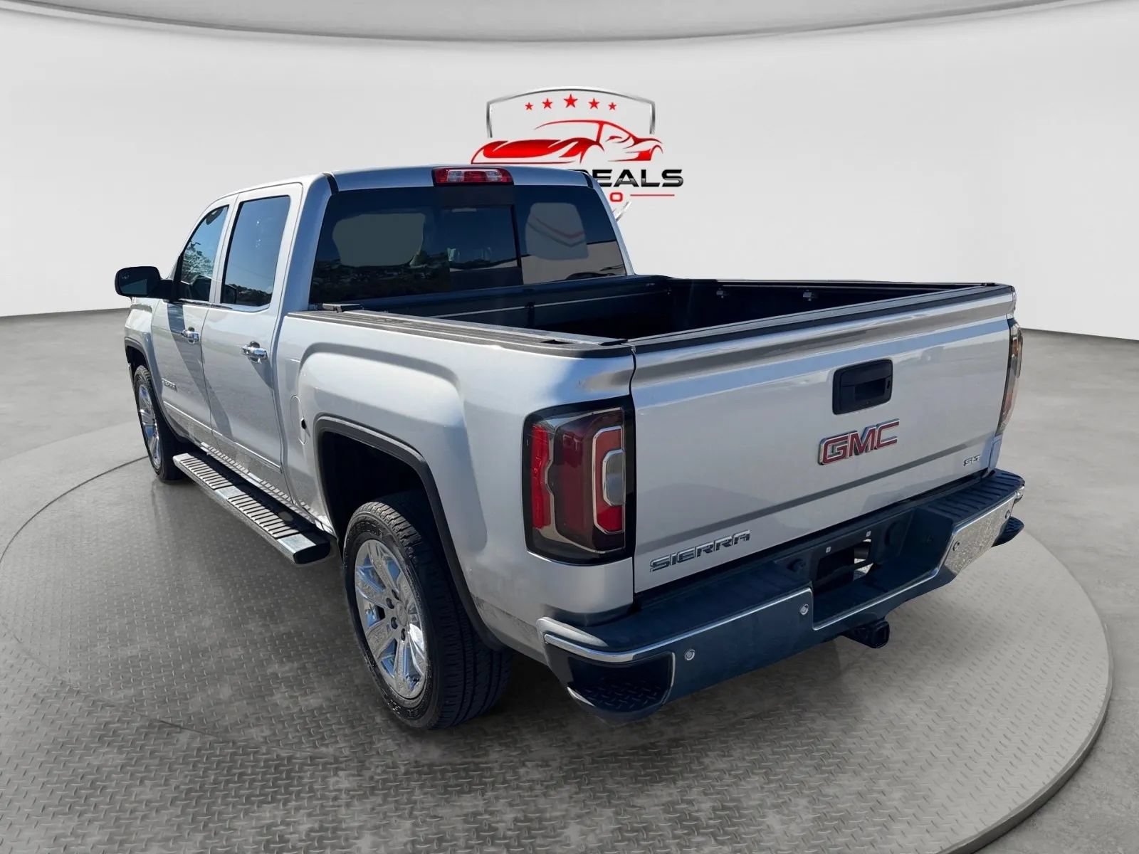 Used 2018 GMC Sierra 1500 SLT w/ Enhanced Driver Alert Package RWD image 3