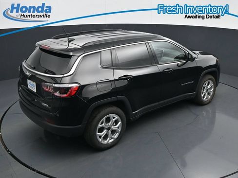 Used 2025 Jeep Compass Latitude AWD/4WD image 24