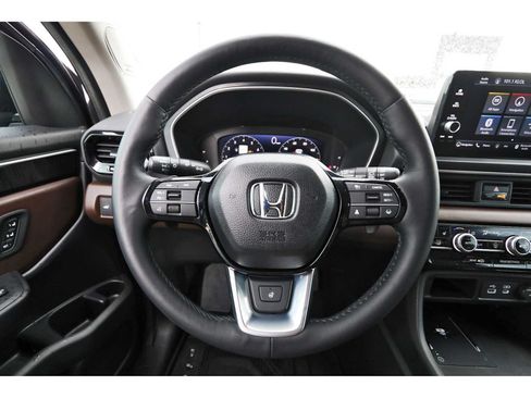 Used 2025 Honda Pilot Elite image 14