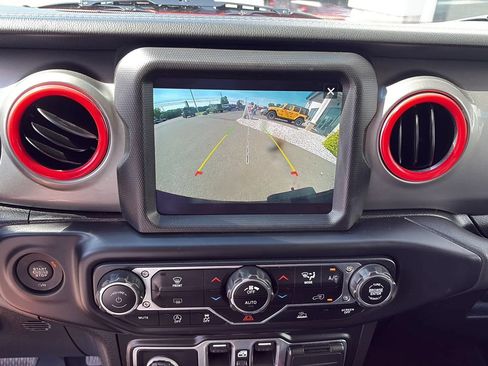 Used 2021 Jeep Wrangler Unlimited Sahara w/ Uconnect 4C Nav & Sound Group AWD/4WD image 10