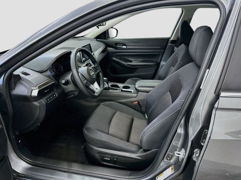 Used 2025 Nissan Altima 2.5 SV FWD image 13