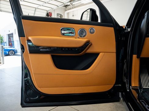 Used 2022 Rolls-Royce Cullinan Black Badge image 34