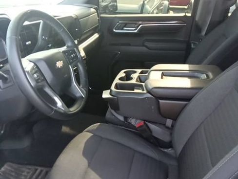 Used 2024 Chevrolet Silverado 1500 LT AWD/4WD image 6