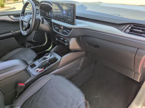 Used 2023 Ford Escape Platinum w/ Premium Technology Package image 14