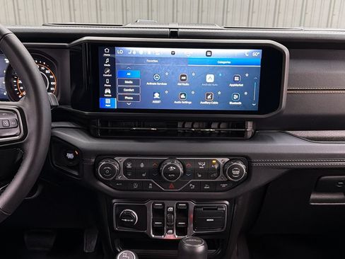Used 2025 Jeep Gladiator Sport AWD/4WD image 26