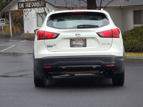 Used 2017 Nissan Rogue Sport SV image 5