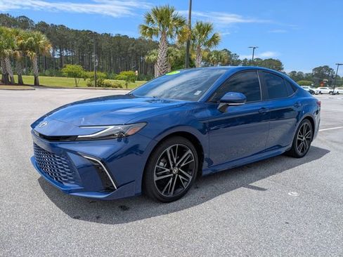 Used 2025 Toyota Camry XSE FWD image 8