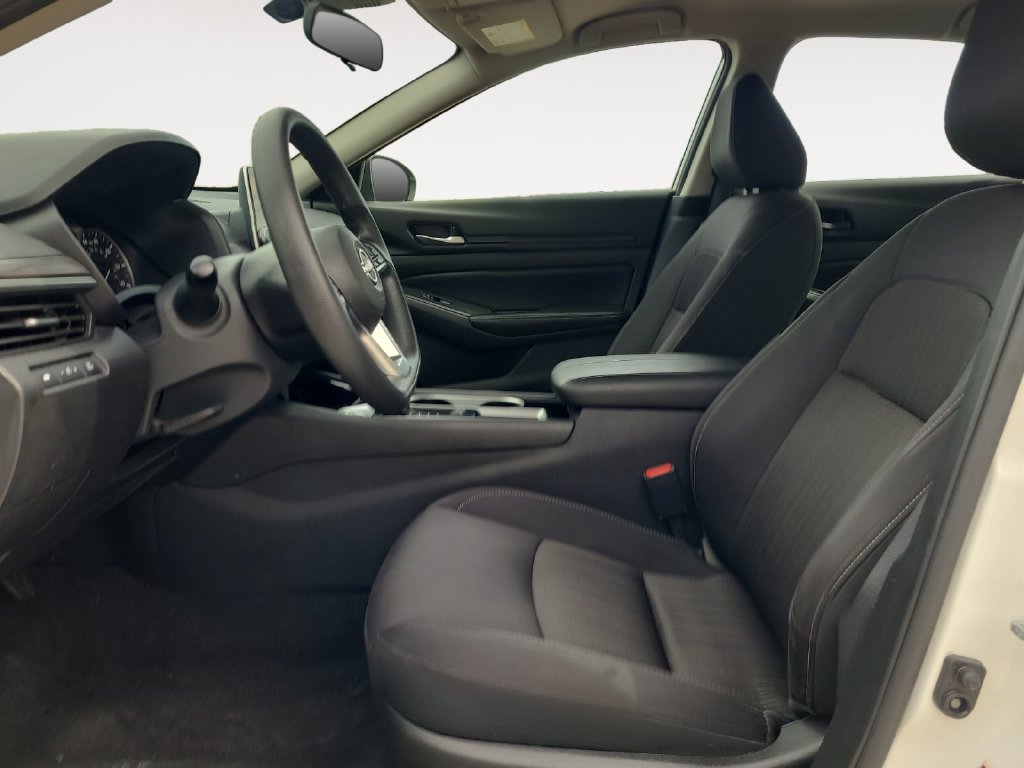Used 2024 Nissan Altima 2.5 SV FWD image 9