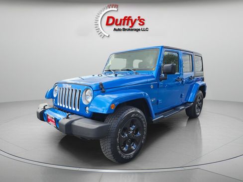 Used 2016 Jeep Wrangler Unlimited Sahara w/ Connectivity Group AWD/4WD image 14