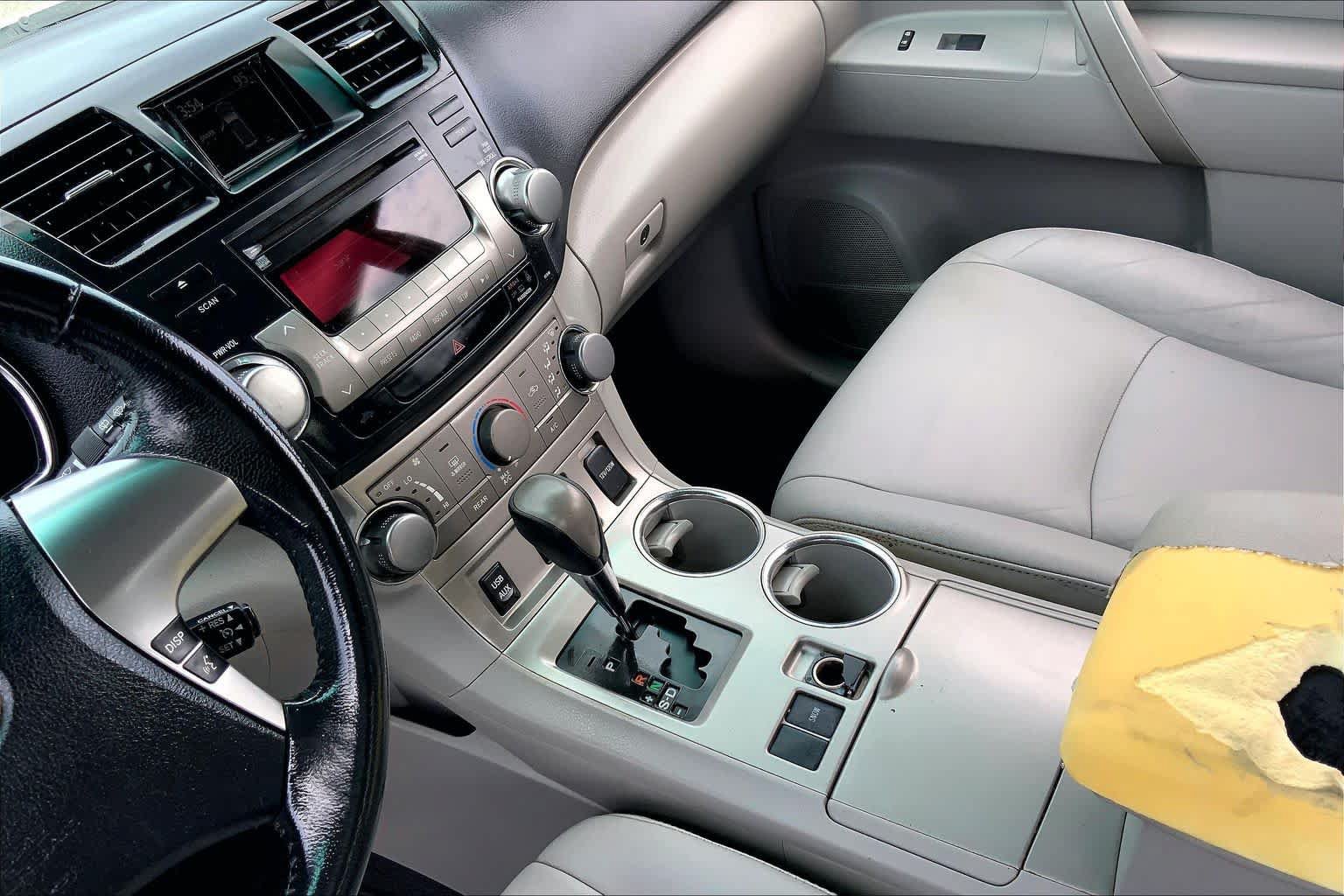 Used 2011 Toyota Highlander SE FWD image 15