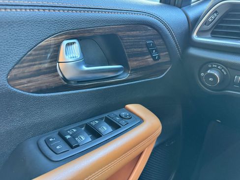 Used 2023 Chrysler Pacifica Pinnacle image 16